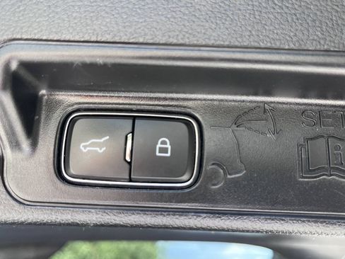 Used 2021 Ford Explorer Limited w/ Equipment Group 301A AWD/4WD image 29