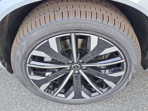 New 2026 Volvo XC90 B6 Plus w/ Protection Package Premier image 10