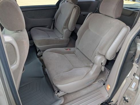 Used 2004 Toyota Sienna CE image 10