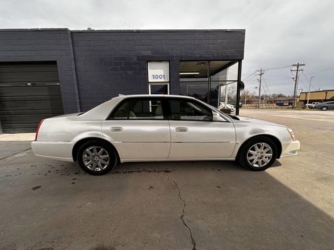 Used 2009 Cadillac DTS Base 4dr Sedan image 9