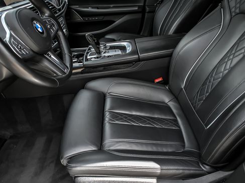 Used 2022 BMW 740i xDrive w/ M Sport Package AWD/4WD image 29