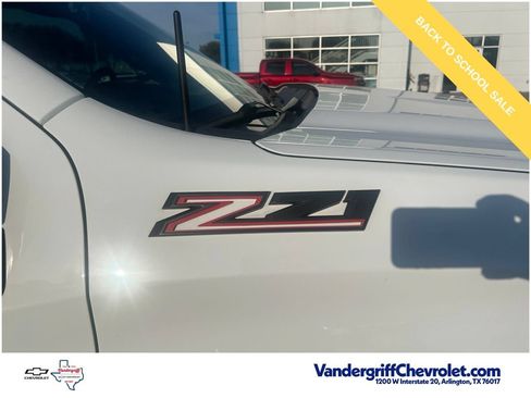 Used 2021 Chevrolet Silverado 1500 LT Trail Boss w/ LPO, Dark Essentials Package AWD/4WD image 8
