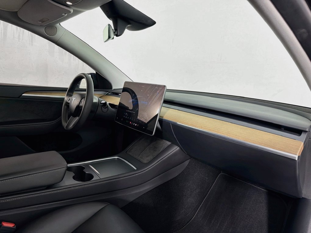 Used 2024 Tesla Model Y Long Range AWD/4WD image 27
