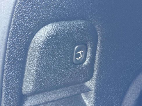 Used 2017 Jeep Grand Cherokee Altitude AWD/4WD image 6