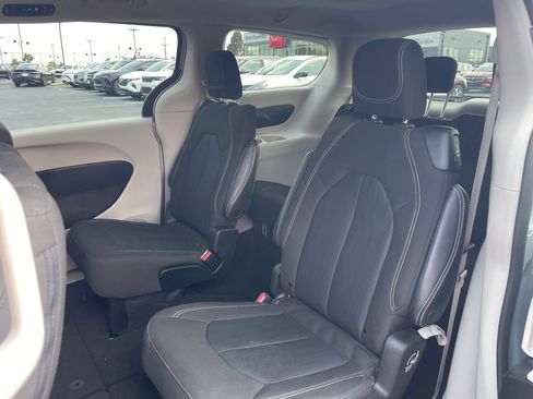 Used 2023 Chrysler Voyager LX FWD image 15