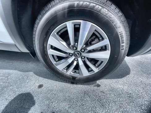 Used 2023 Nissan Pathfinder SL FWD image 32