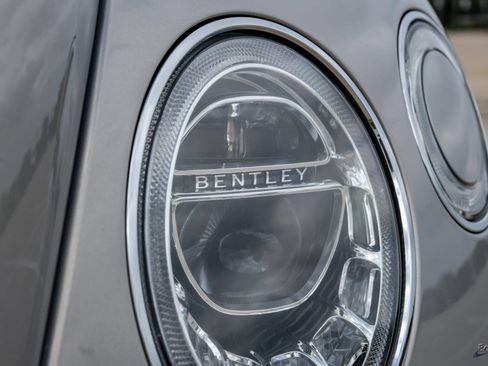 Used 2020 Bentley Bentayga Plug-In Hybrid AWD/4WD image 27