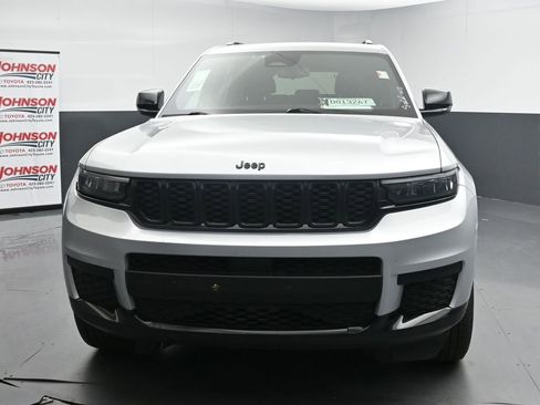 Used 2024 Jeep Grand Cherokee L Laredo AWD/4WD image 3