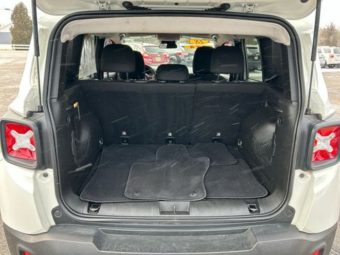 Used 2018 Jeep Renegade Latitude image 21