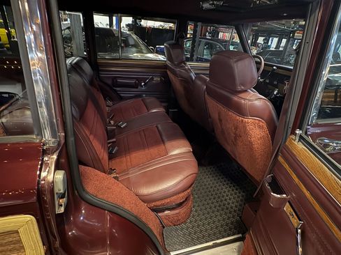 Used 1987 Jeep Grand Wagoneer AWD/4WD image 6