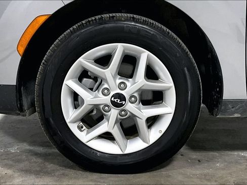 Used 2025 Kia Soul LX FWD image 10