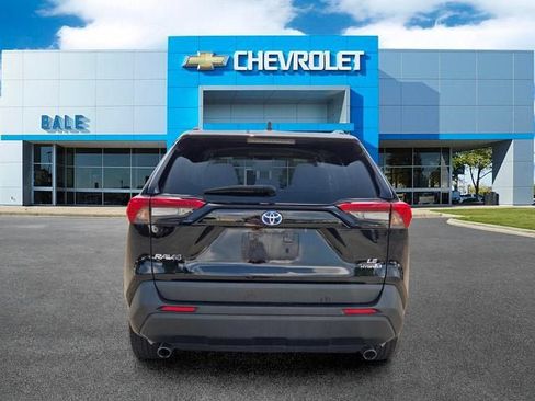 Used 2022 Toyota RAV4 LE AWD/4WD image 4