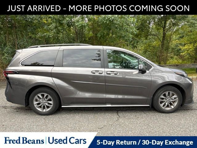 Used 2023 Toyota Sienna XLE w/ XLE Plus Package AWD/4WD image 14