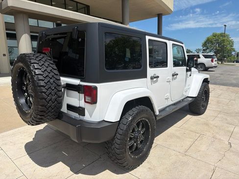 Used 2017 Jeep Wrangler Unlimited Sahara w/ Dual Top Group AWD/4WD image 42
