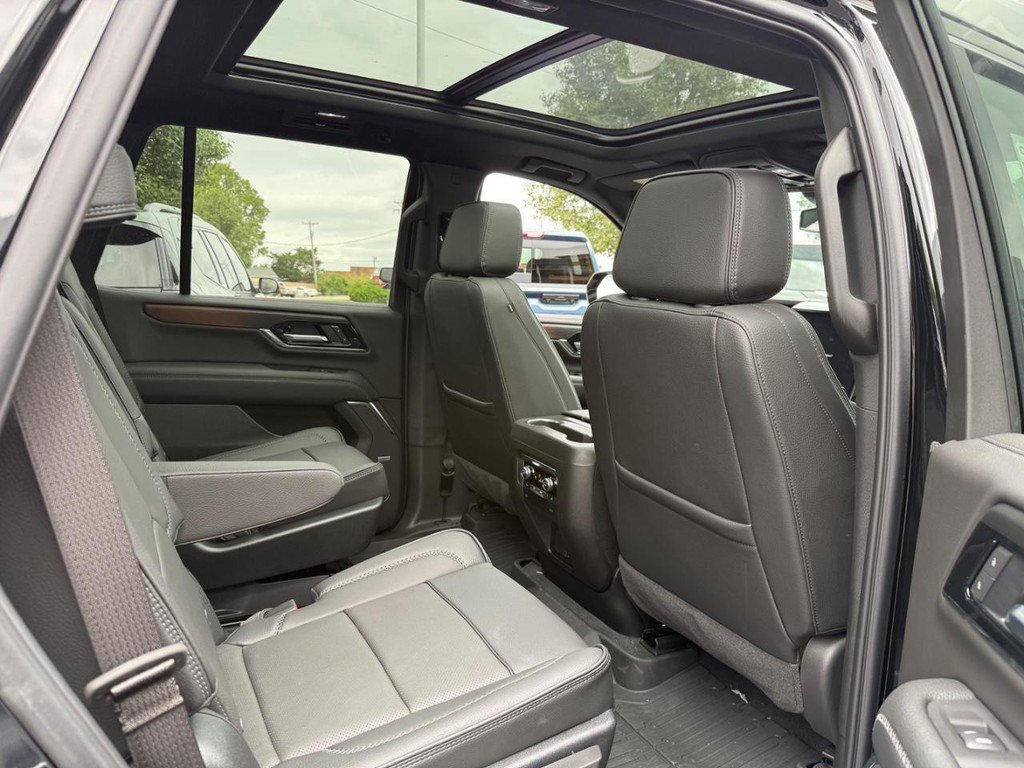 New 2026 GMC Yukon Denali w/ Sun & Power Step Package AWD/4WD image 6