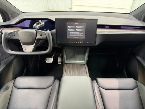 Used 2023 Tesla Model X image 13
