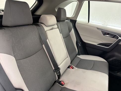 Used 2025 Toyota RAV4 XLE w/ Convenience Package FWD image 27