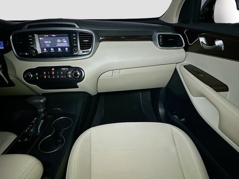 Used 2020 Kia Sorento LX AWD/4WD image 29