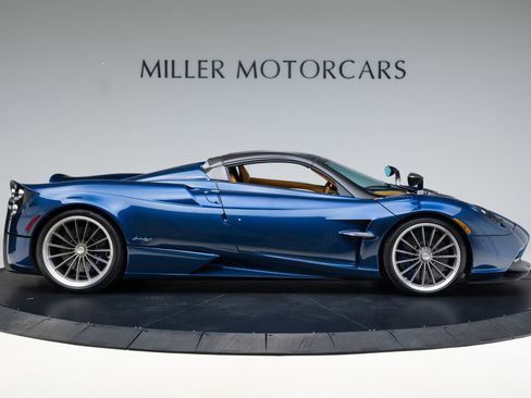 Used 2017 Pagani Huayra RWD image 21