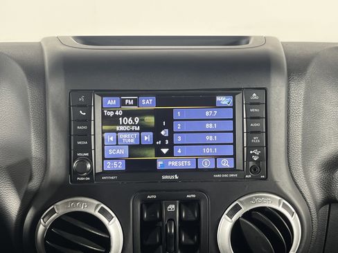 Used 2017 Jeep Wrangler Unlimited Rubicon AWD/4WD image 15