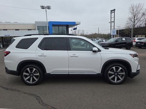 Used 2025 Honda Pilot Elite image 7