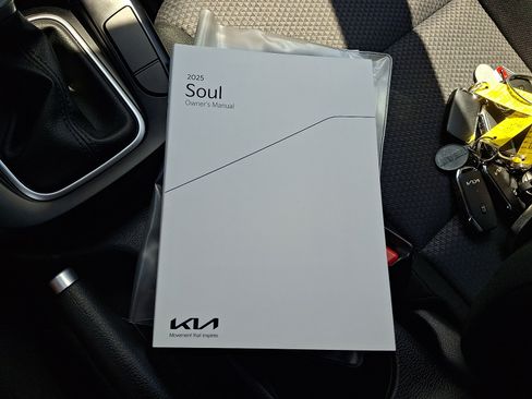Used 2025 Kia Soul LX w/ LX Technology Package FWD image 25