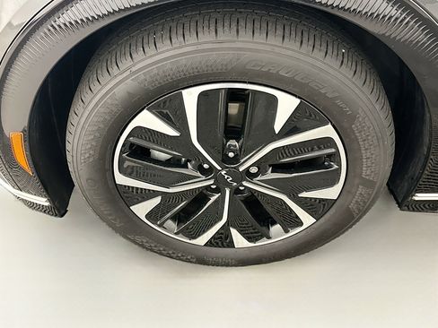 Used 2024 Kia EV6 Wind image 11