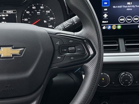 Used 2025 Chevrolet Trax LS w/ LS Convenience Package image 14