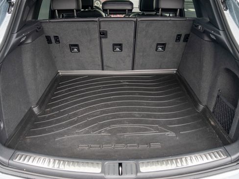 Used 2025 Porsche Macan image 28