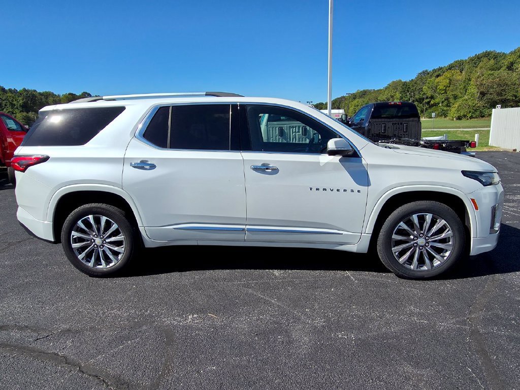 Used 2023 Chevrolet Traverse Premier FWD image 9