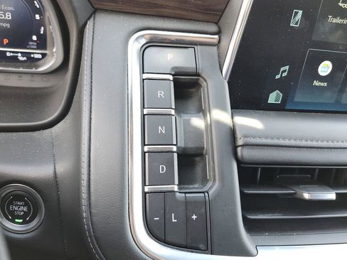Certified 2022 Chevrolet Tahoe Z71 w/ Luxury Package AWD/4WD image 24