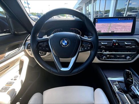 Used 2022 BMW 530i w/ Premium Package RWD image 5