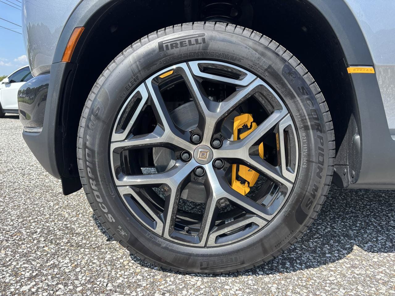 Used 2027 Rivian R2 Performance Dual AWD/4WD image 28