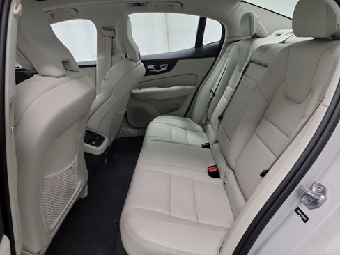 Used 2019 Volvo S60 T5 Inscription image 28