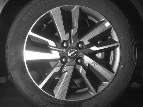 Used 2025 Nissan Versa SV image 13