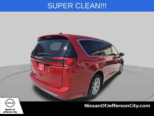 Used 2024 Chrysler Pacifica Touring-L FWD image 6