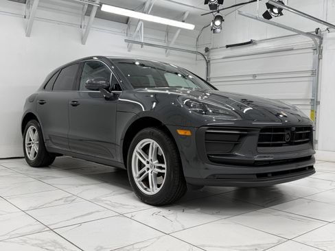 Certified 2025 Porsche Macan image 10
