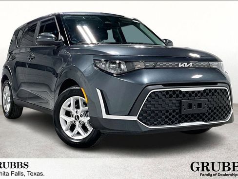 Used 2025 Kia Soul LX image 1