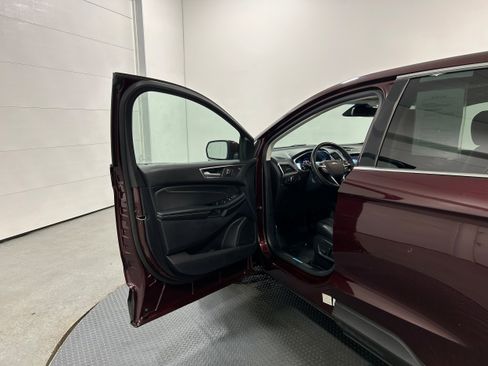 Used 2020 Ford Edge Titanium w/ Equipment Group 301A image 22