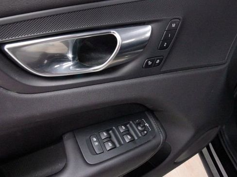 Certified 2025 Volvo XC60 B5 Plus AWD/4WD image 17