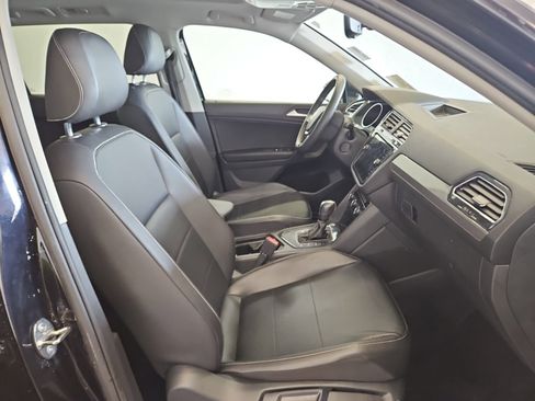 Used 2021 Volkswagen Tiguan SE w/ Panoramic Sunroof Package image 13