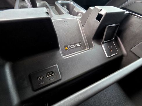 Used 2025 Chevrolet Silverado 1500 LT AWD/4WD image 42