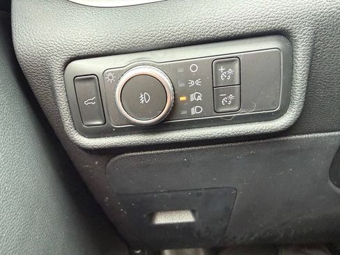 Used 2021 Ford Explorer XLT w/ Equipment Group 202A AWD/4WD image 16