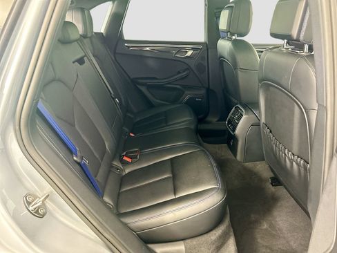 Certified 2025 Porsche Macan AWD/4WD image 22
