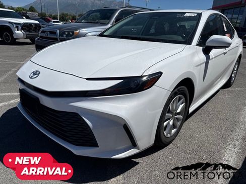 Used 2025 Toyota Camry LE AWD/4WD image 14