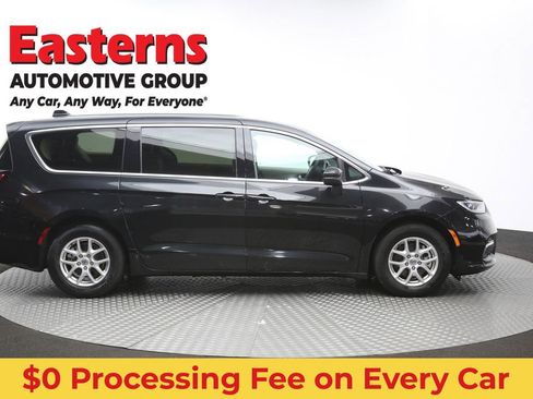 Used 2023 Chrysler Pacifica Touring-L FWD image 45