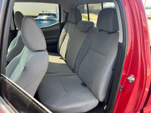Used 2018 Toyota Tacoma SR5 AWD/4WD image 24