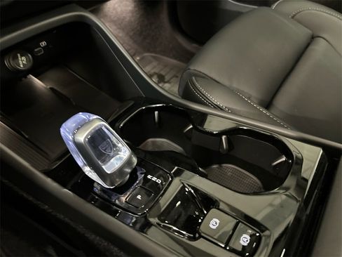 New 2026 Volvo XC40 B5 Plus w/ Protection Package Premier image 18