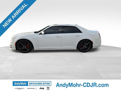Used 2023 Chrysler 300 C RWD image 4