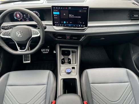 New 2026 Volkswagen Tiguan SE R-Line FWD image 11
